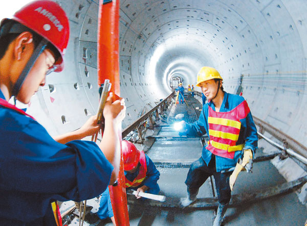 武汉天顺钢材有限公司参建的深圳地铁11号线施工现场